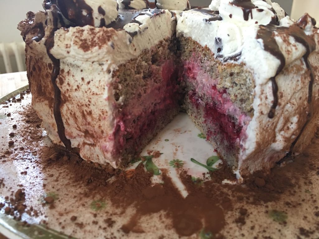 Himbeer-Mandel-Biskuit-Torte